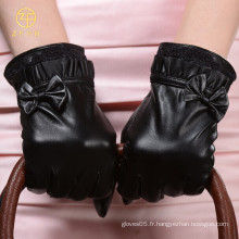 Gants féminins neufs en couleur noir C40 avec doublure en mince avec arc